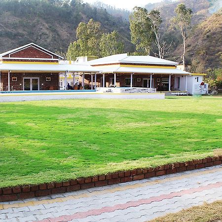 四棵榕树精神与自然度假村 Rāipur 外观 照片